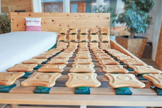 Zirbentellerrahmen im Zirbenbett